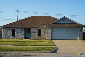 Building Photo - 401 James Loop
