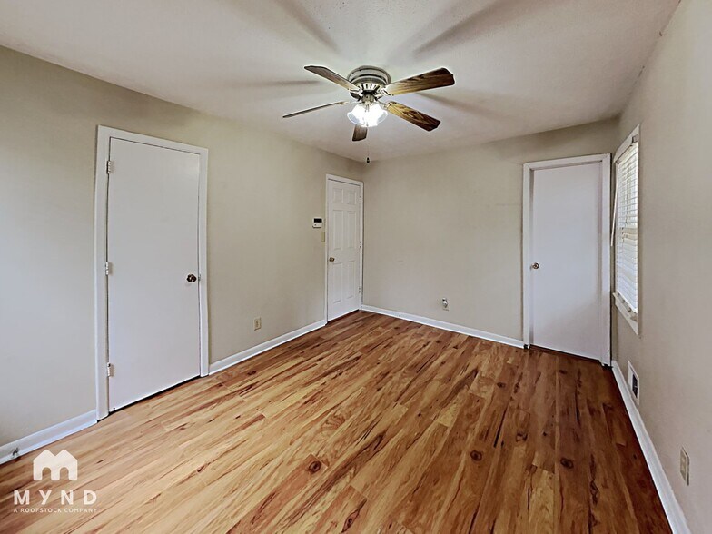 Building Photo - 2570 Rolling View Dr