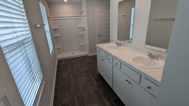 Building Photo - 112 Painted Lady Lp