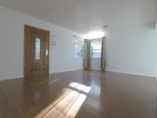 Building Photo - 4138 Commonwealth Ave