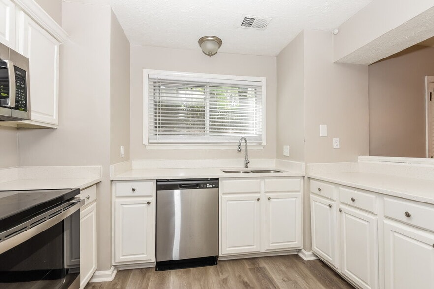 Building Photo - 10305 Virginia Pine Ln