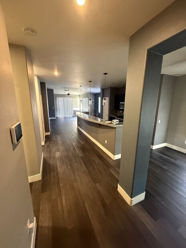 Building Photo - 821 Peachy Canyon Cir
