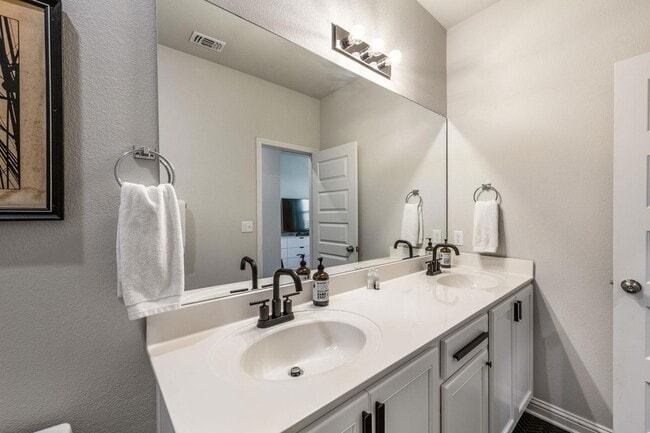 Building Photo - 7812 Moody Bend