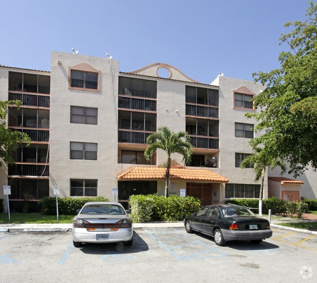 Building Photo - Vista Del Lago IV
