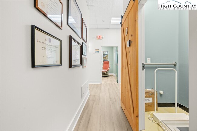 Building Photo - 610 State Farm Rd