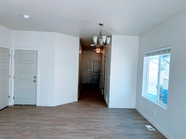 Building Photo - Fantastic GORGEOUS Home!