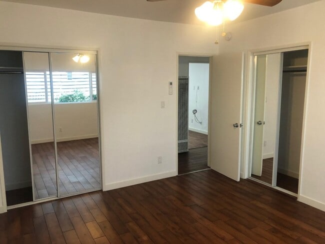Building Photo - 955 Hyperion Ave