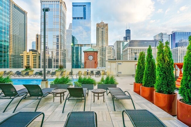 Building Photo - 345 N LaSalle St