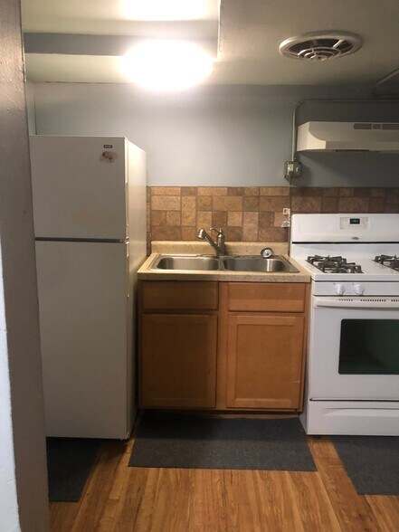 Building Photo - 100 Vana Dr