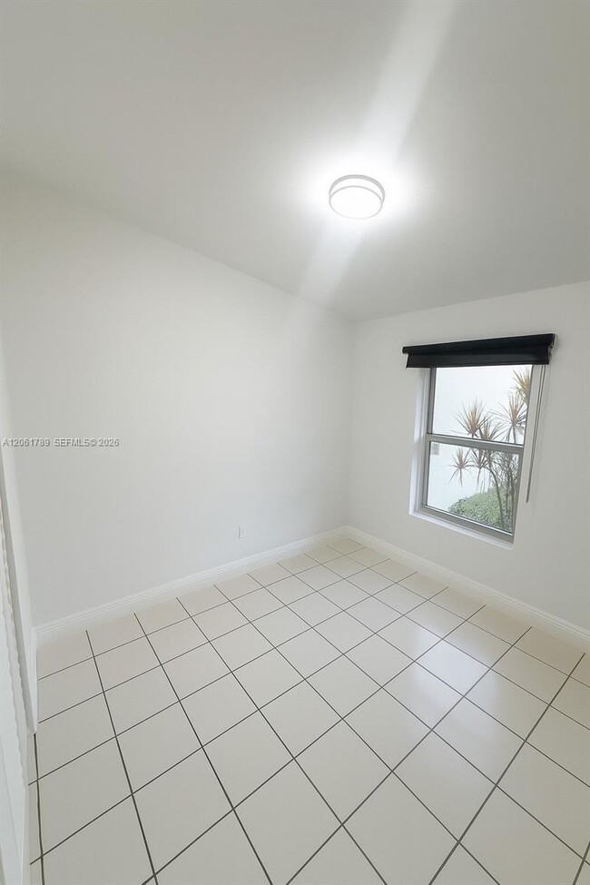 Building Photo - 10385 SW 209th Ln