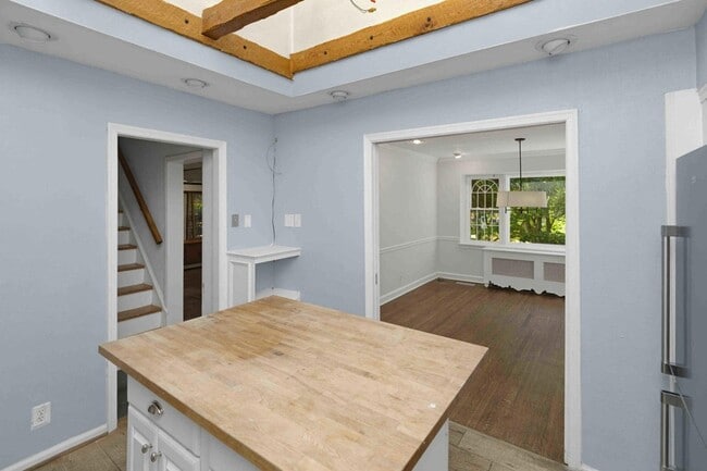 Building Photo - 1268 Rydal Rd