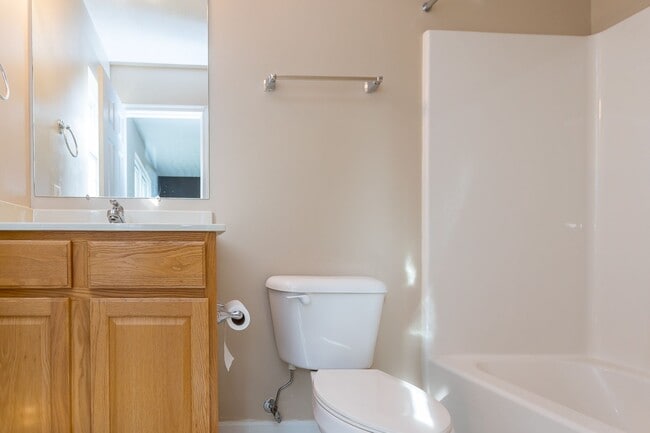 Building Photo - Spacious 3-Bedroom Townhome with Garage in a Prime Harrisonburg Location!