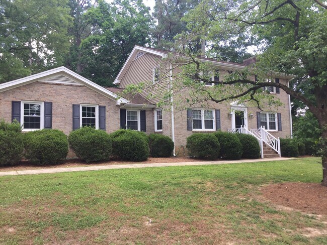 Building Photo - 203 Continental Dr