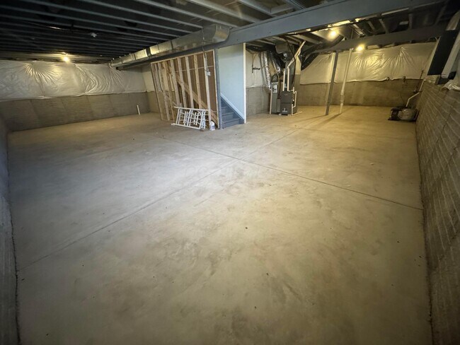 Building Photo - 1375 Theodore Dr
