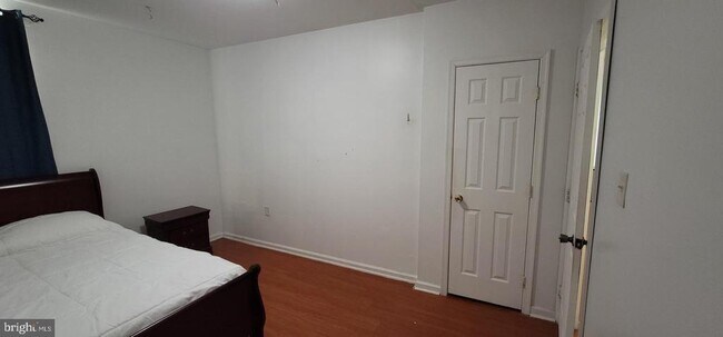 Building Photo - 418 N 41st St