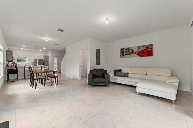 Building Photo - 377 NW 1st St