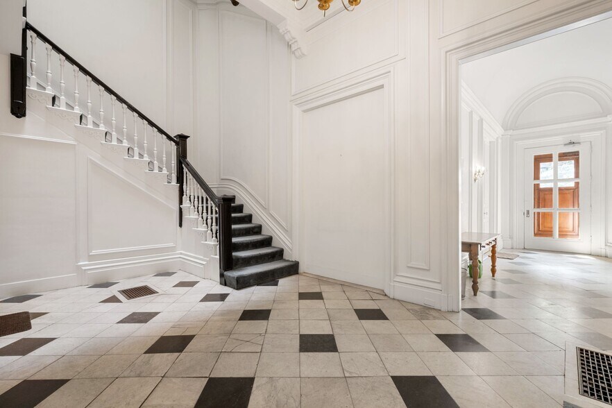 Building Photo - 103 Marlborough St