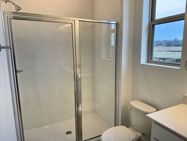 Building Photo - MOVE IN SPECIAL-3 bedroom with study/flex/office/keeping room