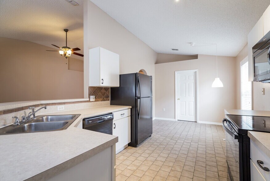 Building Photo - 125 Sterling Pine St