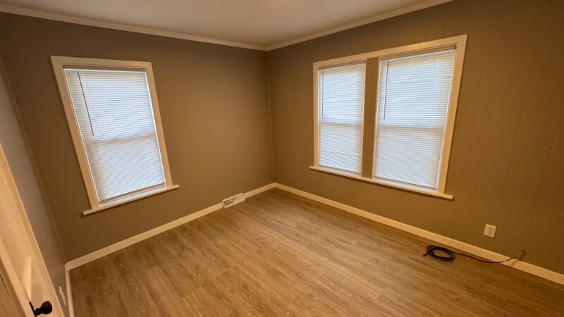 Building Photo - 404 W 5th St