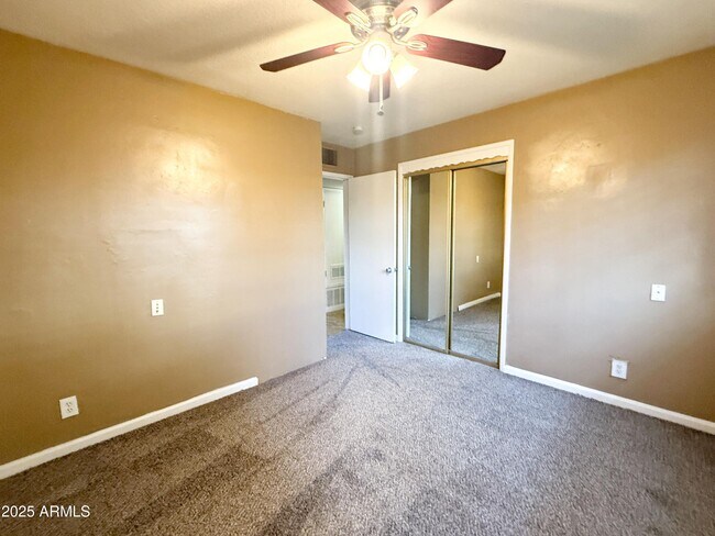 Building Photo - 348 E 8th Dr