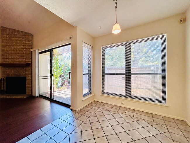 Building Photo - 3801 Manchaca Rd #1 78704 | 1 bed 1 bath $...