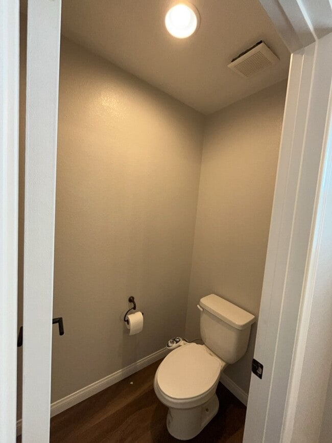 Building Photo - 2122 Bethesda Fountain Rd