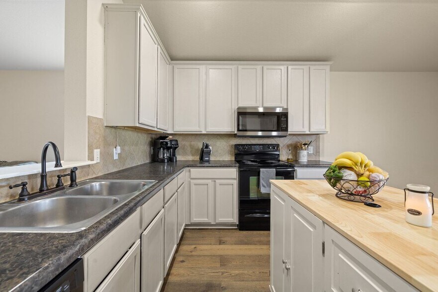 Building Photo - 718 Sugar Brook Dr