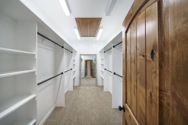 Building Photo - 35021 US-6