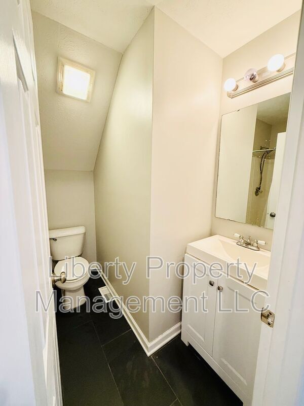 Building Photo - 48 Commonwealth Ct