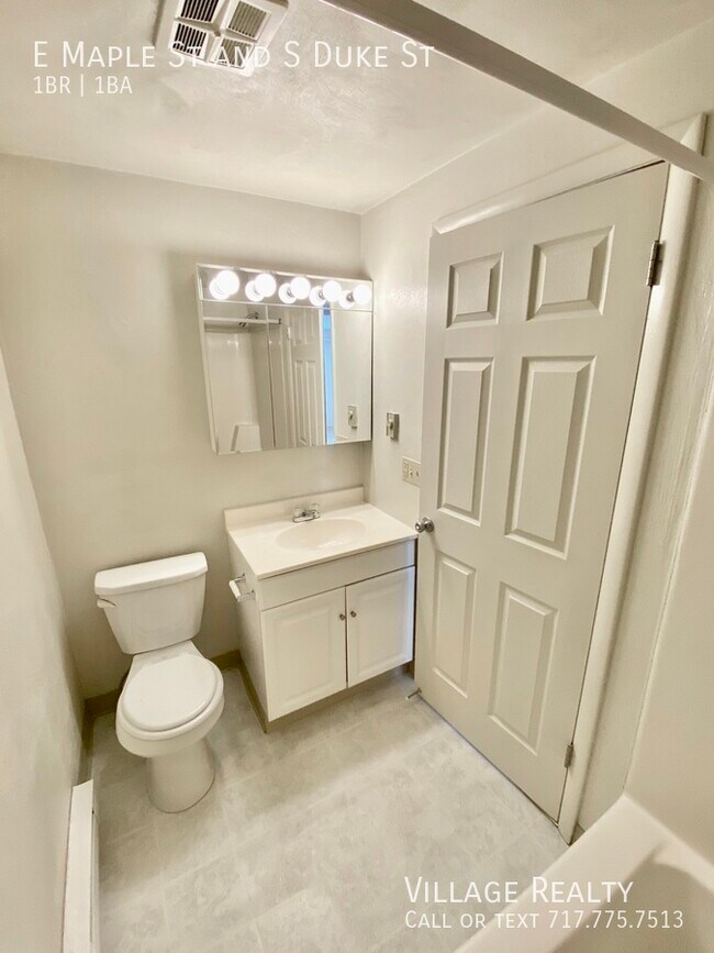 Building Photo - 501 E Maple St