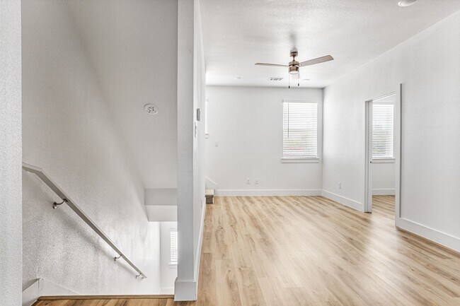Building Photo - 2509 Benbrook Blvd