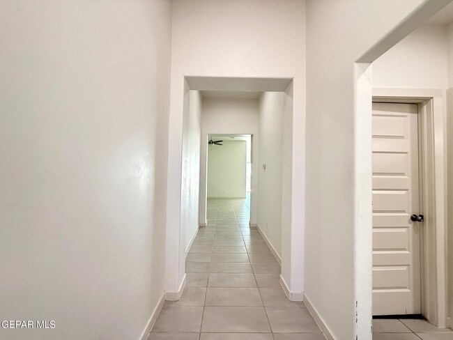 Building Photo - 7792 Enchanted Pk Dr
