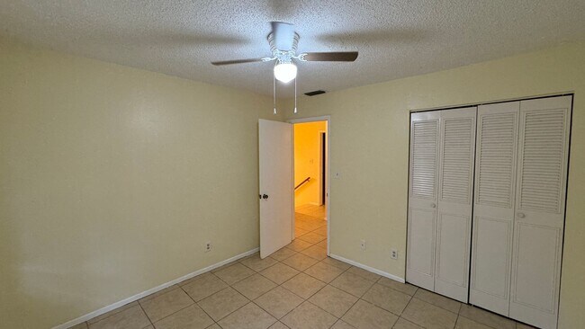 Building Photo - Unfurnished Annual Rental Now.