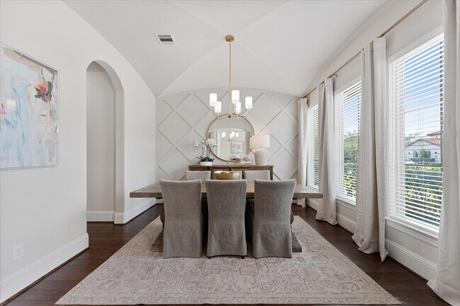 Building Photo - 5823 Stratton Wds Dr