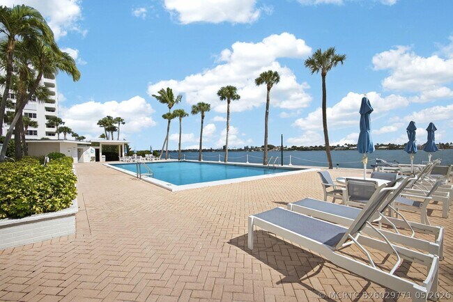 Building Photo - 2600 N Flagler Dr