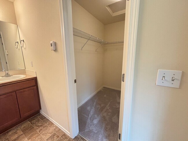 Building Photo - 3 Bedroom Condo in Dupont