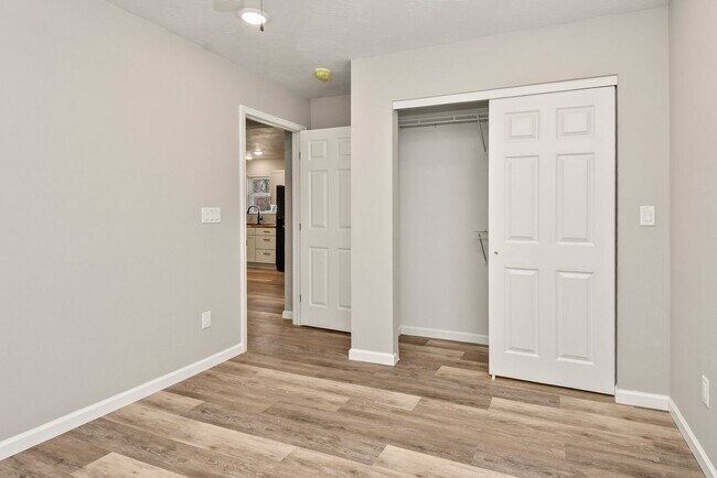 Building Photo - Springfield 4 Bed Rental | Fully Remodeled | Corner Lot