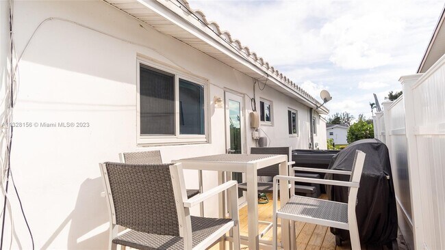 Building Photo - 1461 NW 10th St