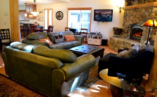 Building Photo - Sweet 2BD Cabin! Avail for a 3-6 month Winter lease! Available 12/01/26- 3/31/27