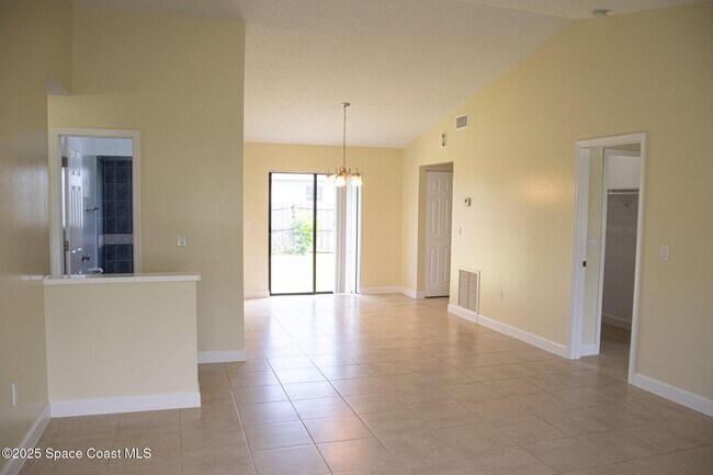 Building Photo - 1095 Lynbrook St NW