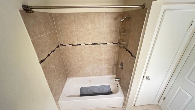 Building Photo - Cozy 2 BD/ 2 BA Apartment in Palm Bay! Washer and Dryer INCLUDED!