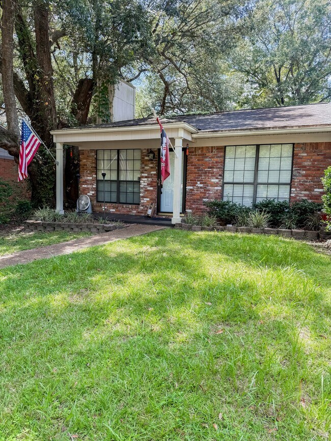 Building Photo - 2312 Brynmahr Dr