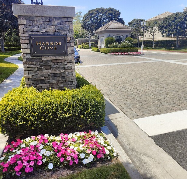 Building Photo - 1417 Sea Ridge Dr
