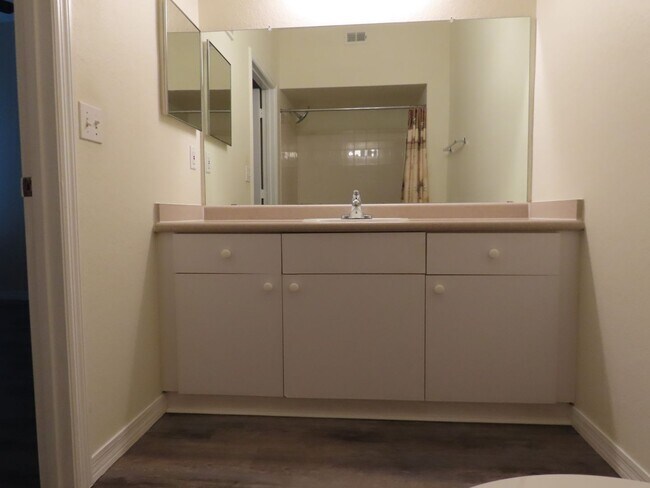 Building Photo - Orlando Park Central Gated Resort Style Co...