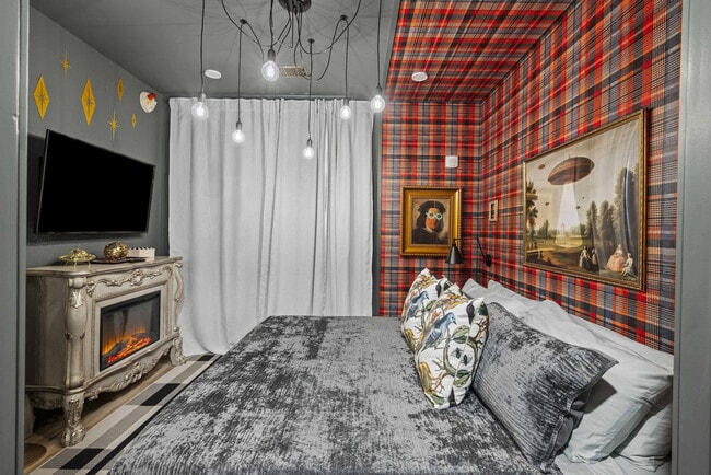 Building Photo - 245 Hermitage Ave