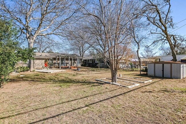 Building Photo - 1419 Corona Dr