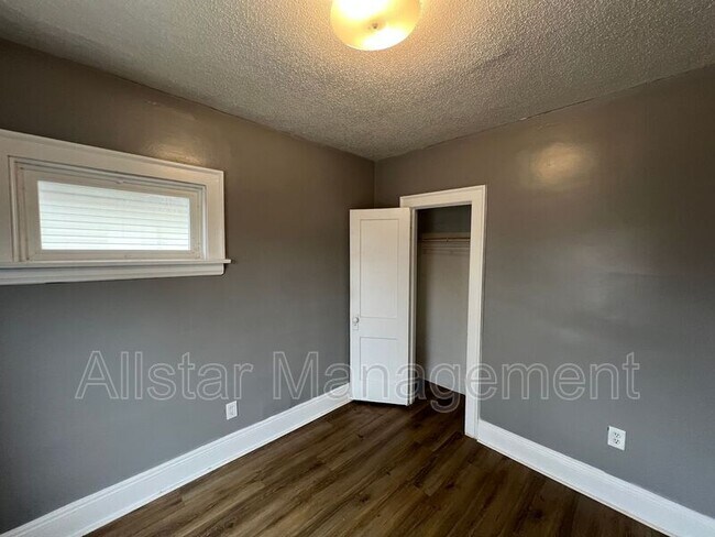 Building Photo - 10006 Lamontier Ave