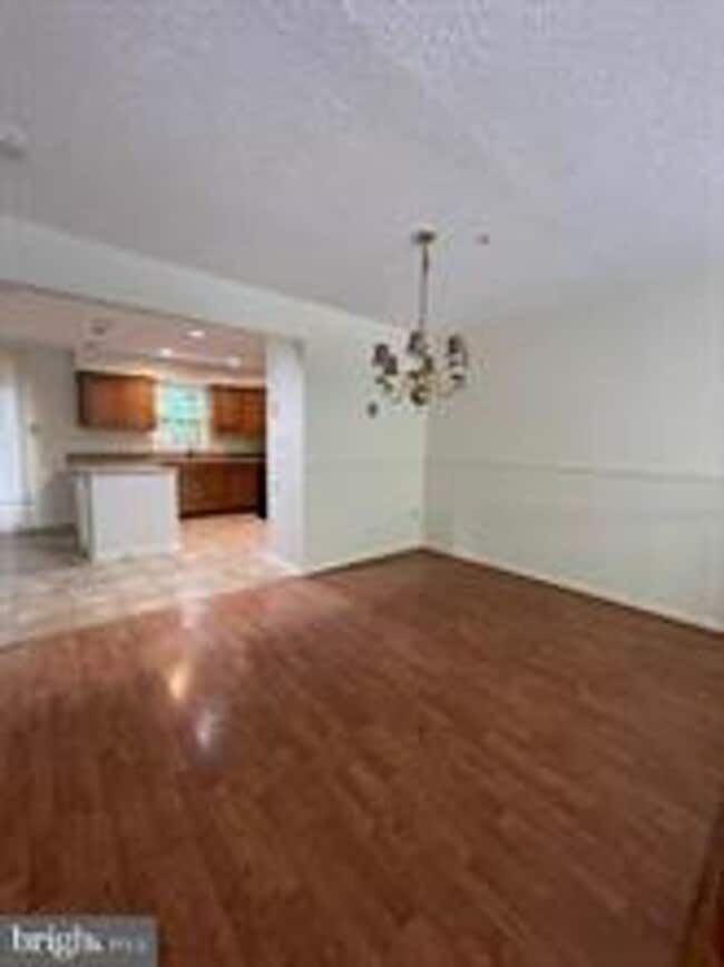 Building Photo - SPACIOUS TH IN OLNEY