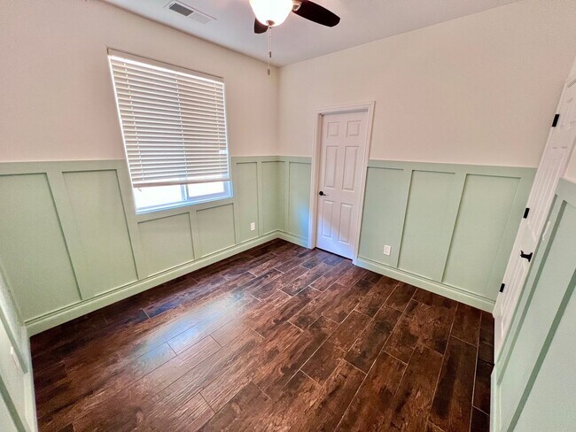 Building Photo - $2,350 Bullard & Locan, 3 bedroom - Wrenwo...